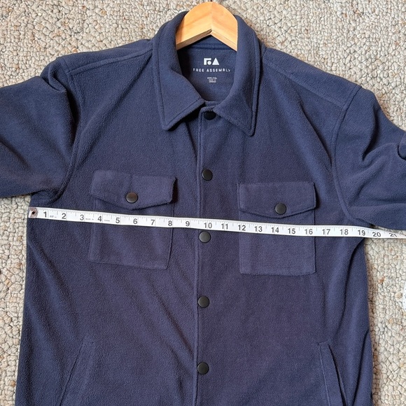 Free Assembly Navy Fleece Shirt Jacket - Picture 9 of 10